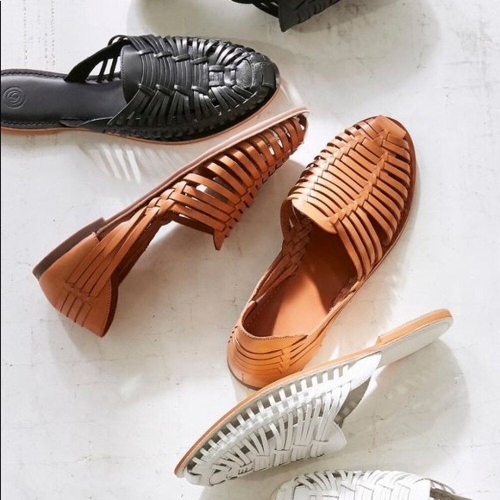 URBAN OUTFITTERS WOVEN BROWN HUARACHE FLAT SIZE 7